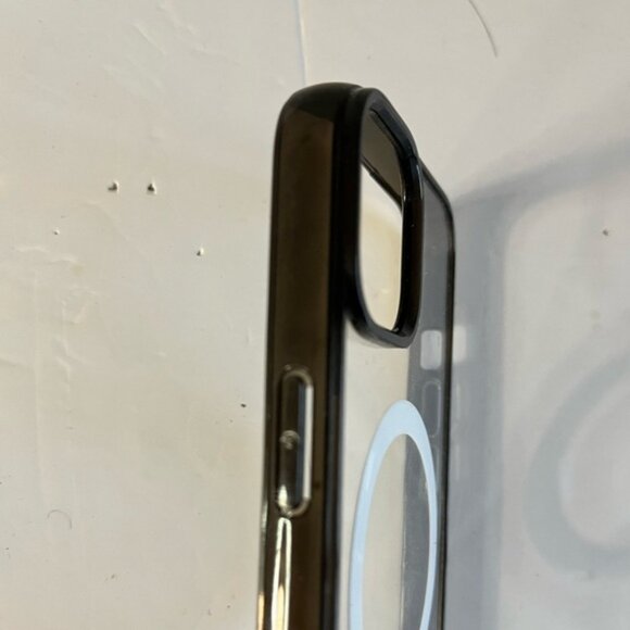 Set of 2 MagSafe iPhone 13 Cases – Clear & Black Trim - Picture 8 of 9